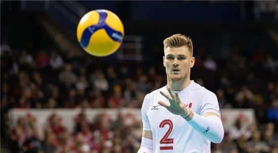 参与FIVB世界大冠军杯的顶级球队